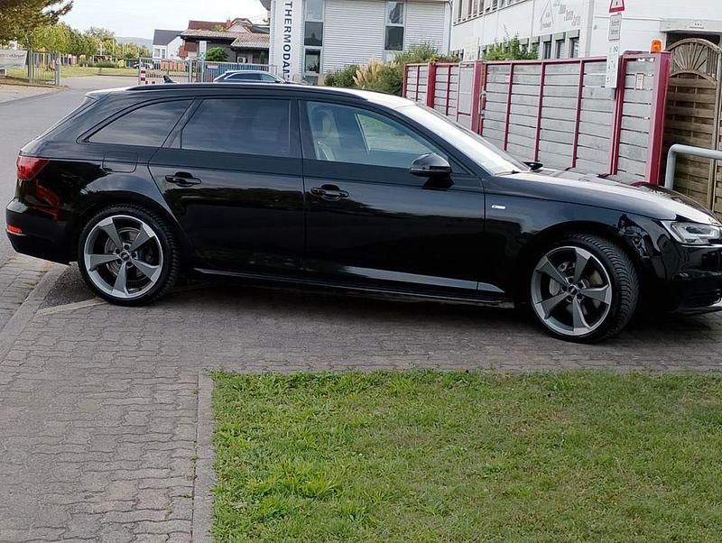 Schwarz Gebraucht 2017 Audi A4 Design Kombi | 17.700 € (Teuer) - Bild 1/4