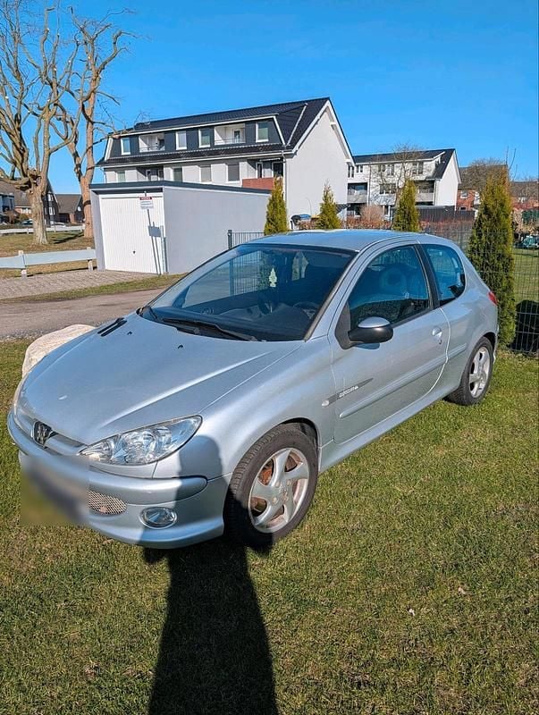 Gebraucht Peugeot 206 109 PS (80 kW) 2004 Silber Kleinwagen