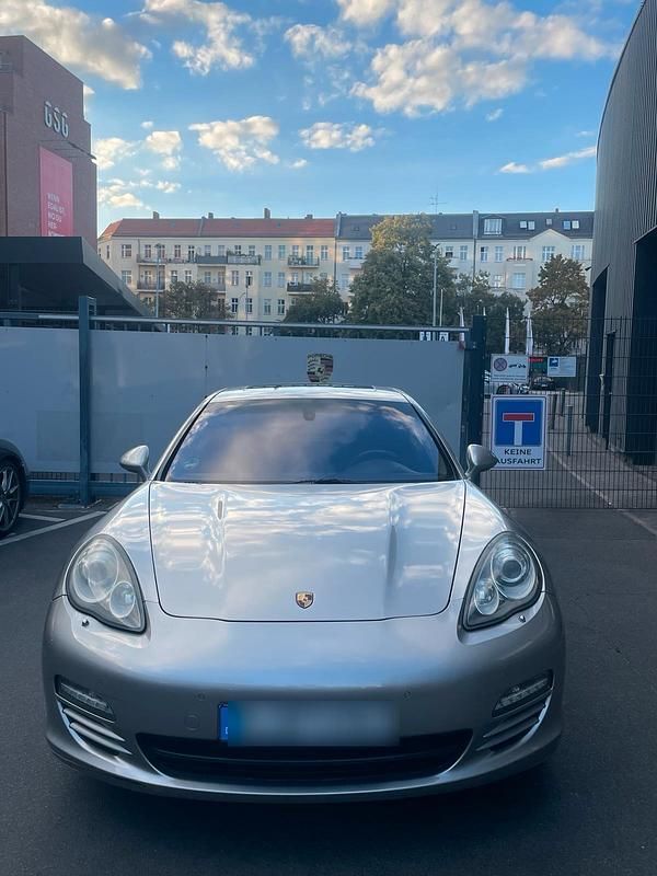 Silber Gebraucht 2010 Porsche Panamera 4S Limousine | 24.490 € (Fairer Preis) - Bild 1/4