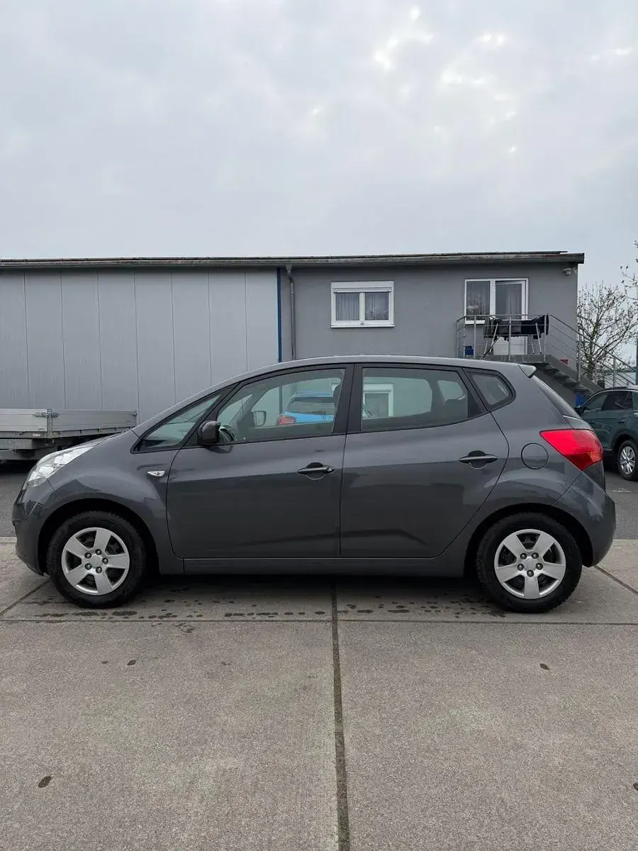 Używany Kia Venga Vision 90 KM (66 kW) 2011 Szary Hatchback