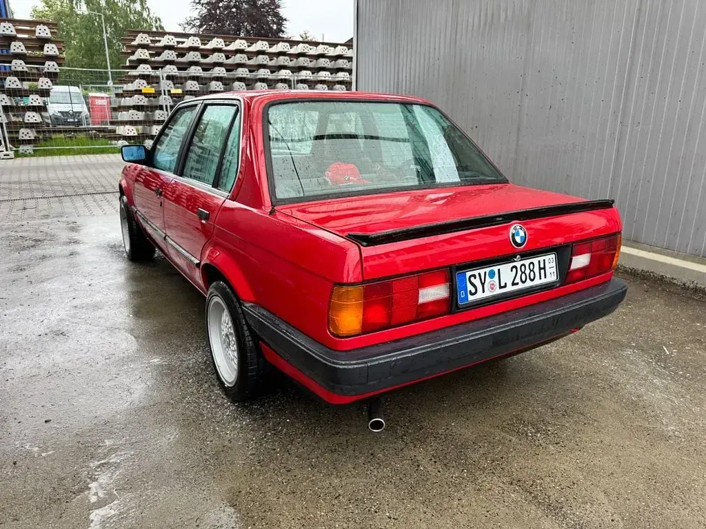 Gebraucht BMW 318 Basis 113 PS (83 kW) 1988 Rot Limousine
