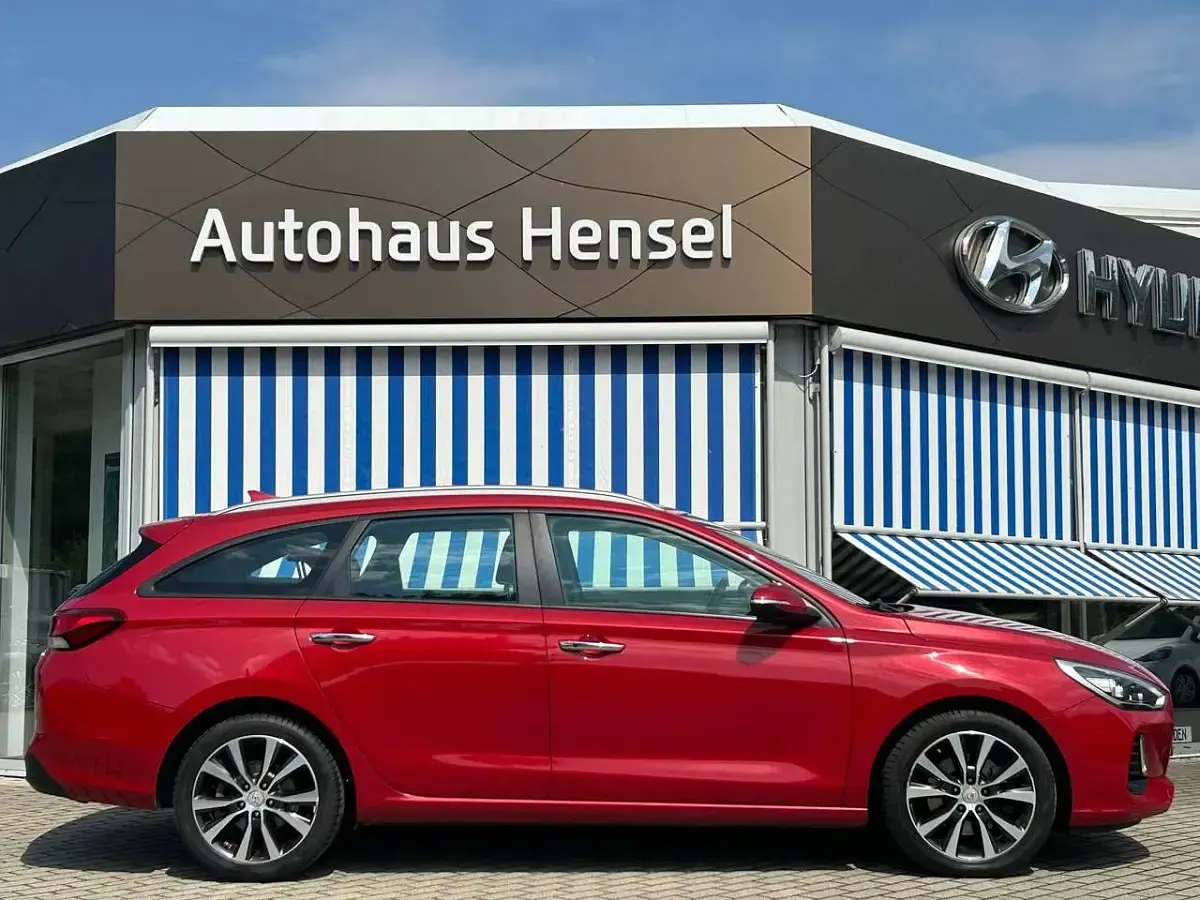 Gebraucht Hyundai i30 Comfort 136 PS (100 kW) 2017 Fiery red Kombi