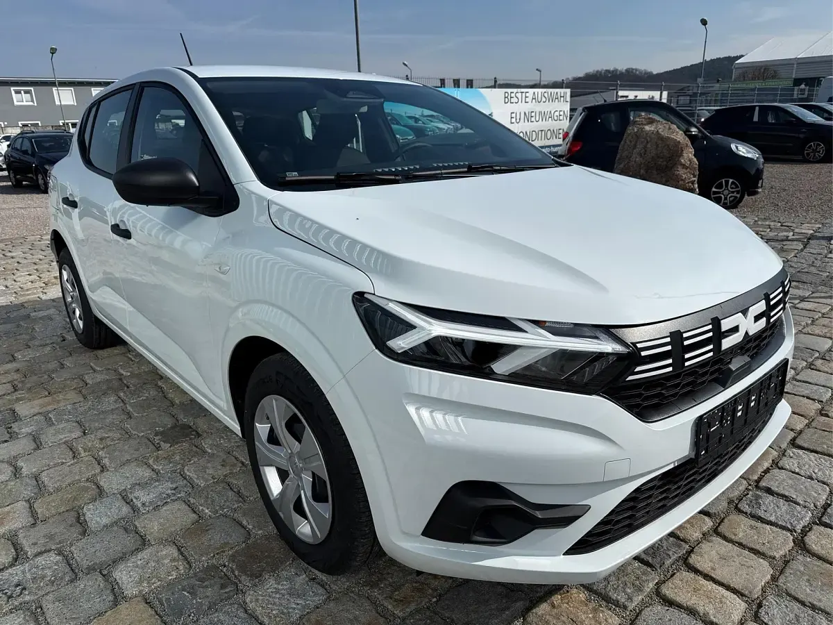 Neu Dacia Sandero Essentiel 91 PS (66 kW) 2026 Weiß Limousine