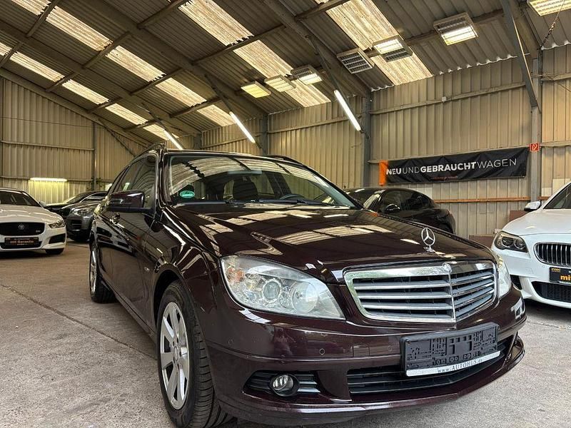 Braun Gebraucht 2011 Mercedes C200 Limousine | 4.950 € (Superpreis) - Bild 1/4