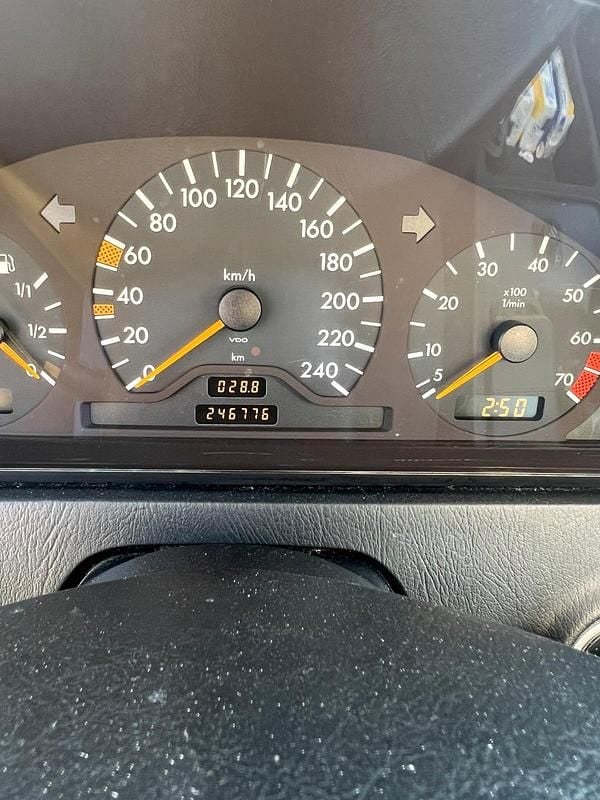 Gebraucht Mercedes C220 150 PS (110 kW) 1995 Schwarz Limousine