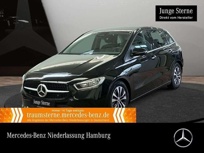 Nachtschwarz Gebraucht 2023 Mercedes 180 Limousine | 24.890 € (Superpreis) - Bild 1/3