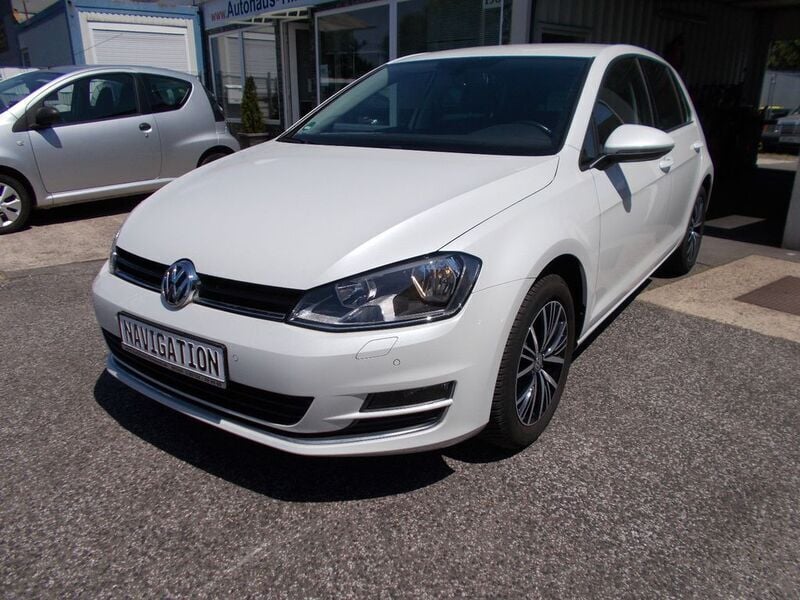 Oryxweiss Gebraucht 2016 VW Golf VII Allstar Limousine | 11.500 € (Guter Preis) - Bild 1/4