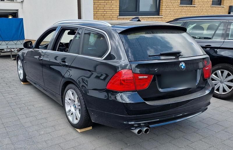 Gebraucht BMW 325 204 PS (150 kW) 2011 Schwarz Kombi