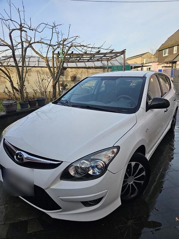 Gebraucht Hyundai i30 109 PS (80 kW) 2010 Weiß Kleinwagen