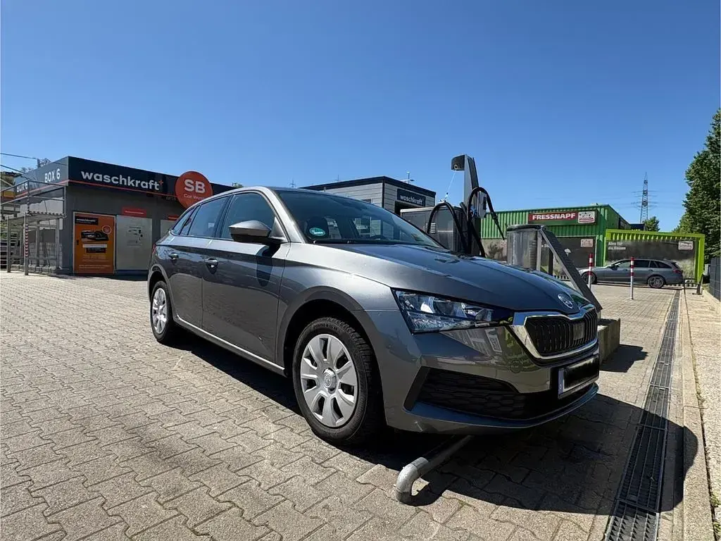 Occasion Skoda Scala Active 95 ch (69 kW) 2023 Gris Citadine