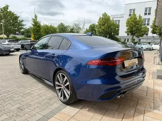 Gebraucht Jaguar XE R-Dynamic 204 PS (150 kW) 2023 Caesium blue (metallic) Limousine
