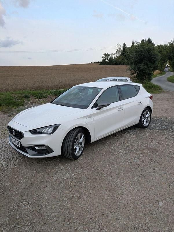 Weiß Gebraucht 2021 Seat Leon FR Limousine | 18.990 € (Superpreis) - Bild 1/4