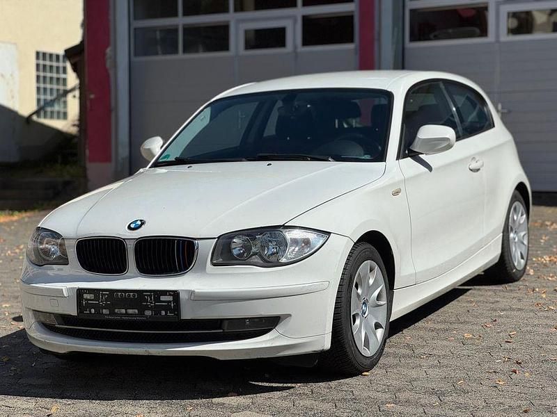 Weiß Gebraucht 2009 BMW 116 Kleinwagen | 2.990 € (Fairer Preis) - Bild 1/4