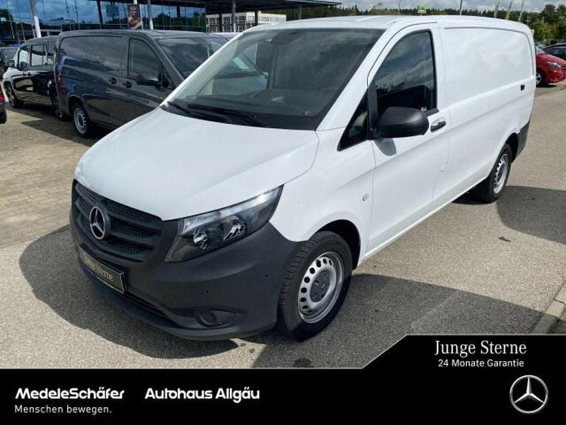 Arktikweiß Gebraucht 2023 Mercedes Vito Van / Kleinbus | 30.761 € (Guter Preis) - Bild 1/4