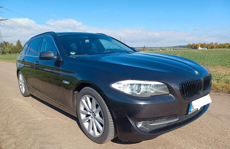 Grau Gebraucht 2010 BMW 520 Kombi | 7.499 € (Superpreis) - Bild 1/4