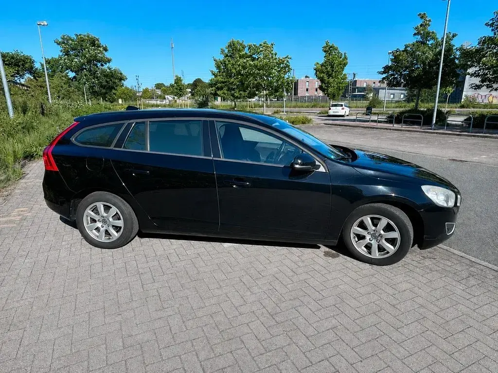 Gebraucht Volvo V60 163 PS (119 kW) 2011 Schwarz Kombi