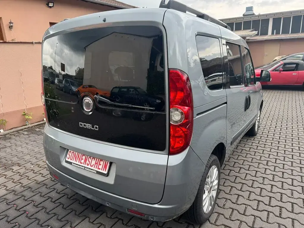 Gebraucht Fiat Doblò Emotion 95 PS (69 kW) 2010 Grau Van / Kleinbus