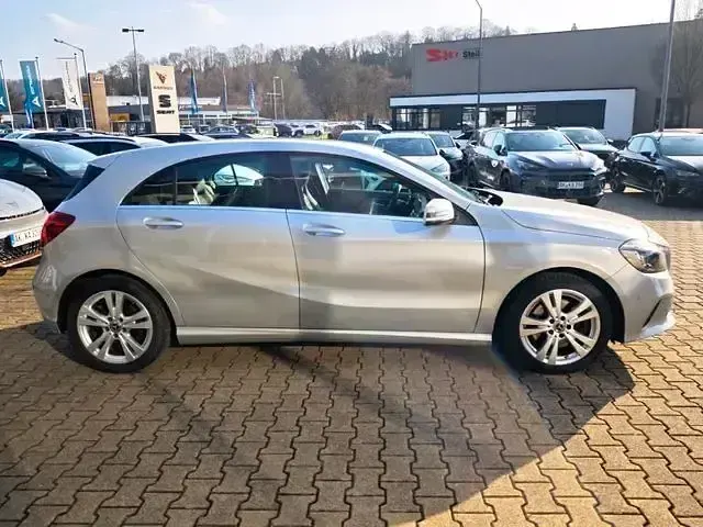 Używany Mercedes A250 211 KM (155 kW) 2017 Srebrny Sedan/Limuzyna