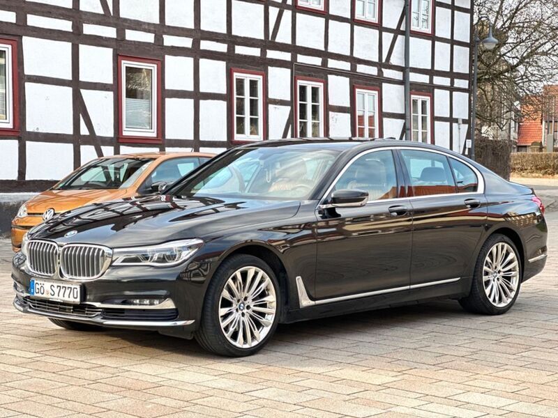 Schwarz Gebraucht 2016 BMW 730 Sport Line Limousine | 22.900 € (Teuer) - Bild 1/4
