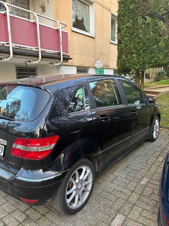 Gebraucht Mercedes B180 116 PS (85 kW) 2011 Schwarz Van / Kleinbus