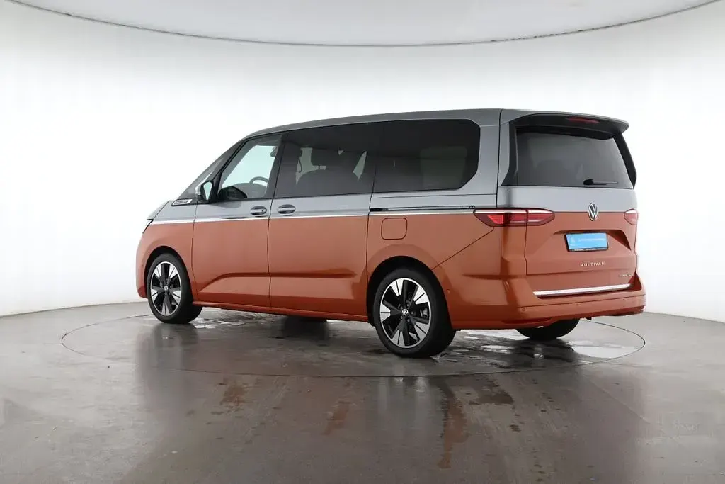 Gebraucht VW Multivan Style 245 PS (180 kW) 2026 Monosilber / energetic orange Van / Kleinbus