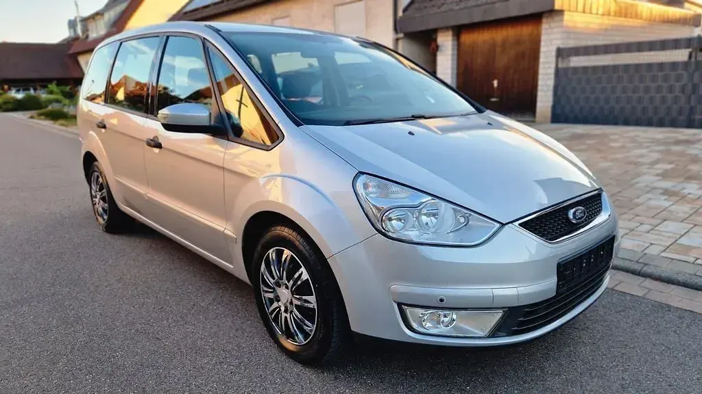Gebraucht Ford Galaxy 140 PS (102 kW) 2009 Silber Van / Kleinbus