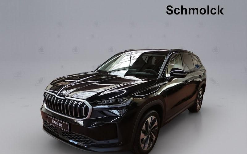 Weiß Neu 2025 Skoda Kodiaq Selection SUV | 52.790 € (Etwas zu teuer) - Bild 1/4
