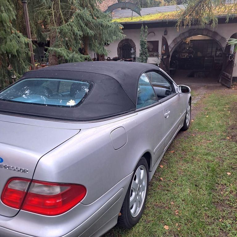 Silber Gebraucht 2002 Mercedes CLK200 Avantgarde Cabrio | 3.850 € (Fairer Preis) - Bild 1/4