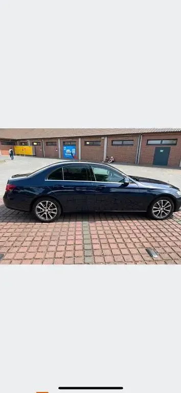Gebraucht Mercedes E220 Exclusive 194 PS (142 kW) 2016 Blau Limousine