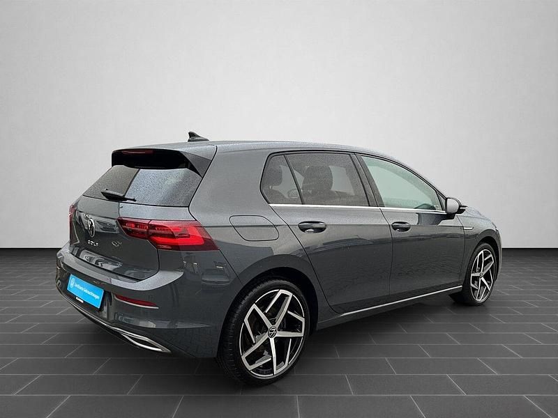 Gebraucht VW Golf VIII 150 PS (110 kW) 2022 Delfingrau metallic (metallic) Limousine