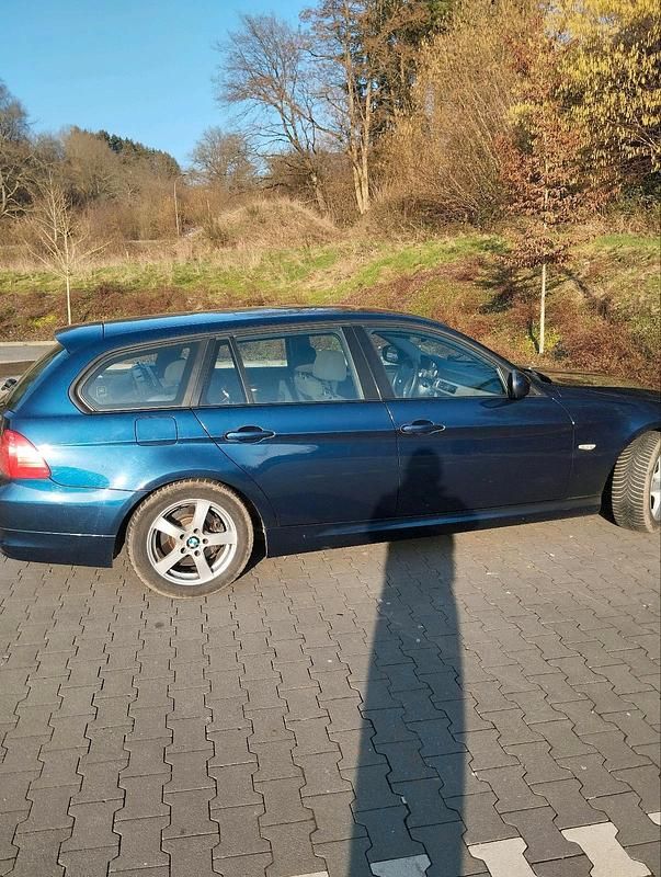 Gebraucht BMW 316 2011 Blau Limousine