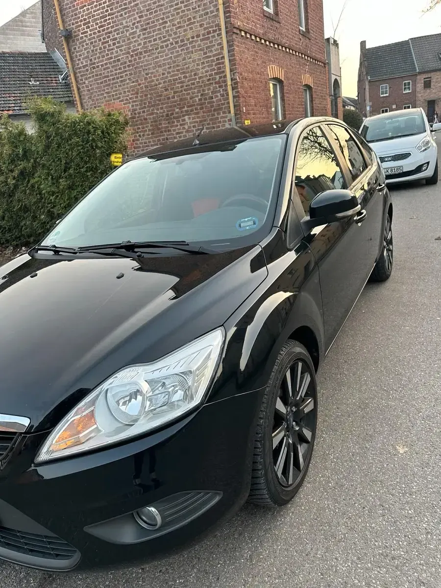 Gebraucht Ford Focus 101 PS (74 kW) 2009 Schwarz Kleinwagen