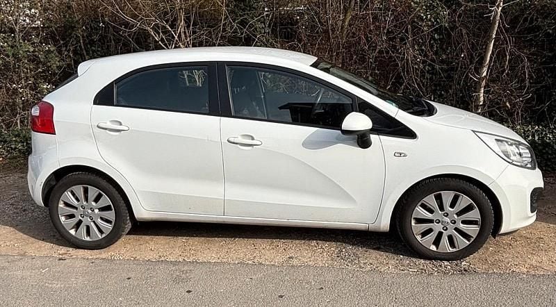 Gebraucht Kia Rio 109 PS (80 kW) 2011 Weiß Limousine