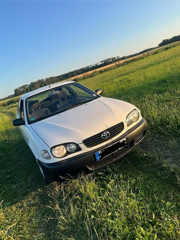 Weiß Gebraucht 2000 Toyota Corolla Kleinwagen | 1.650 € (Superpreis) - Bild 1/4