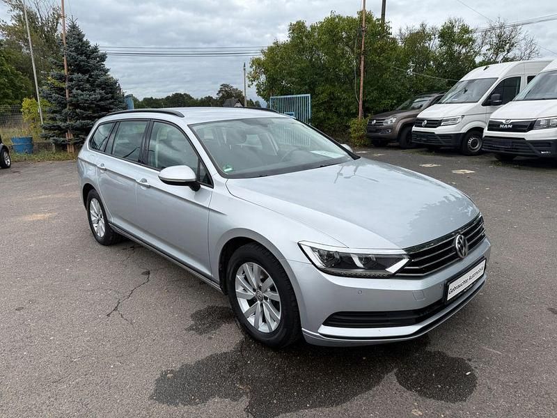 Gebraucht VW Passat Trendline 150 PS (110 kW) 2018 Silber Kombi