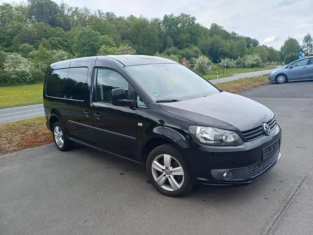 Używany VW Caddy Maxi 140 KM (102 kW) 2011 Czarny Minivan