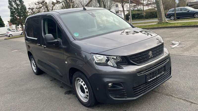 Grau Gebraucht 2019 Peugeot Partner Van / Kleinbus | 8.999 € (Fairer Preis) - Bild 1/4