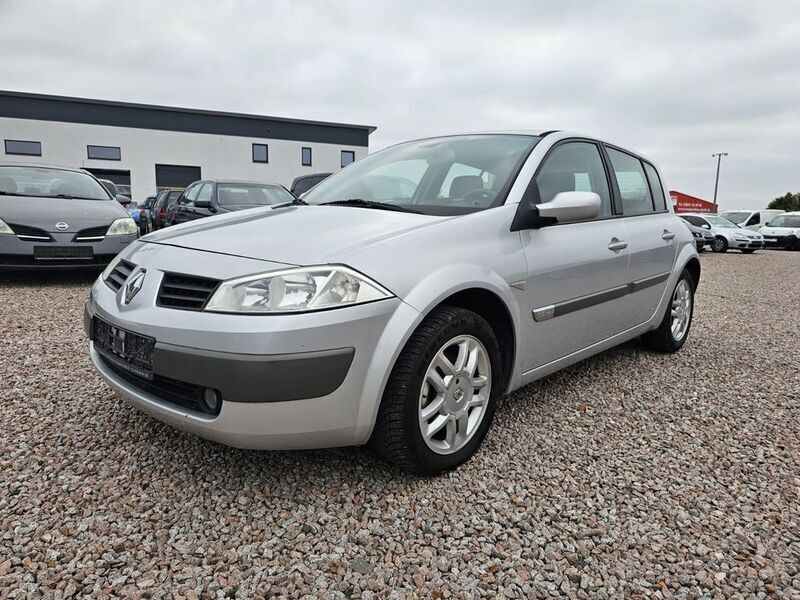 Silber Gebraucht 2006 Renault Mégane II Avantage Limousine | 2.999 € (Teuer) - Bild 1/4