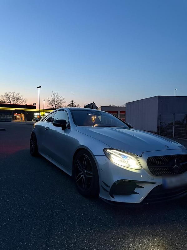 Gebraucht Mercedes E220 AMG 194 PS (142 kW) 2017 Silber Coupé