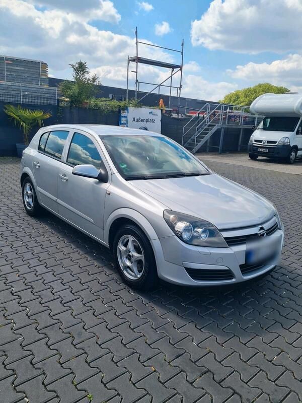 Silber Gebraucht 2005 Opel Astra Limousine | 2.800 € (Etwas zu teuer) - Bild 1/4