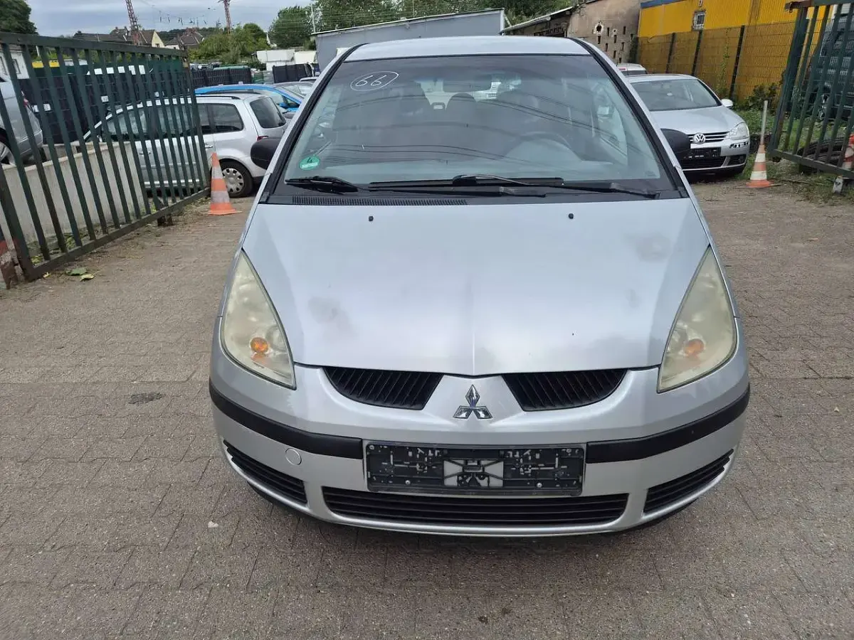 Gebraucht Mitsubishi Colt Invite 95 PS (69 kW) 2005 Haagsilber (m) Kleinwagen