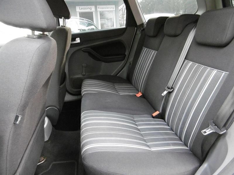 Gebraucht Ford Focus Viva 101 PS (74 kW) 2010 Silber Kombi