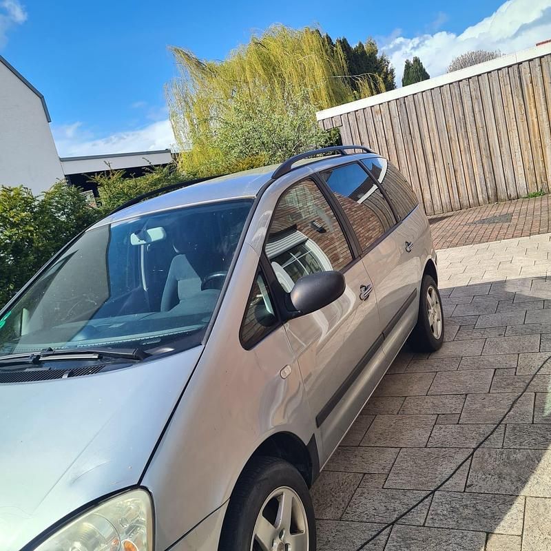 Gebraucht Ford Galaxy 116 PS (85 kW) 2002 Silber Van / Kleinbus