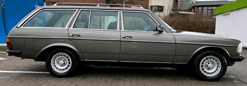 Gebraucht Mercedes E230 136 PS (100 kW) 1979 Grau Kombi