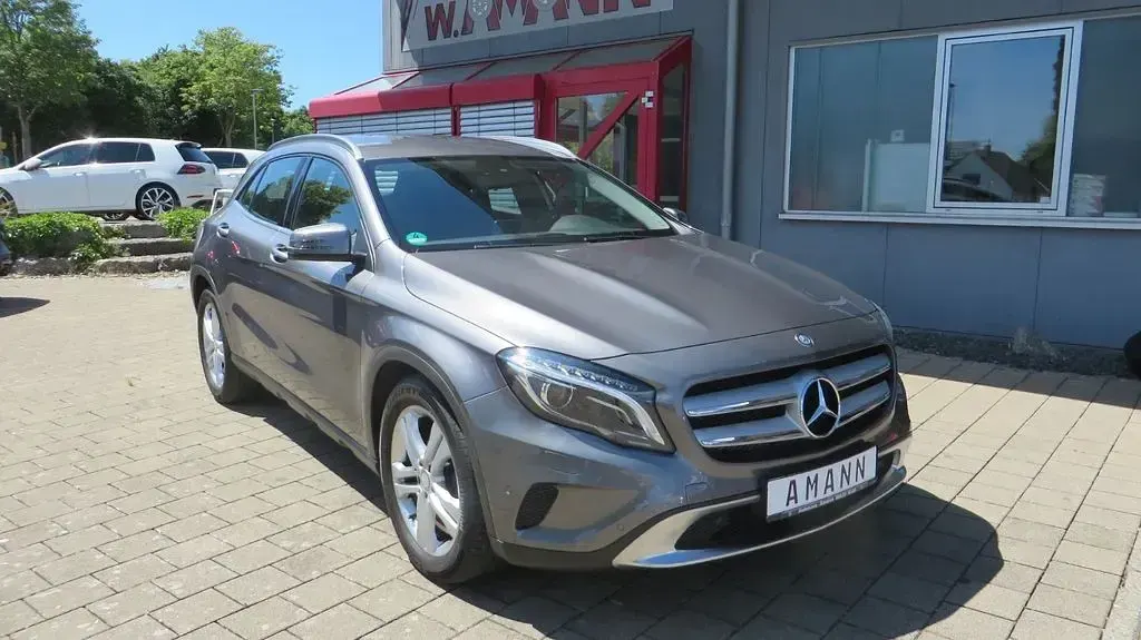 Gebraucht Mercedes GLA200 156 PS (114 kW) 2016 Grau SUV