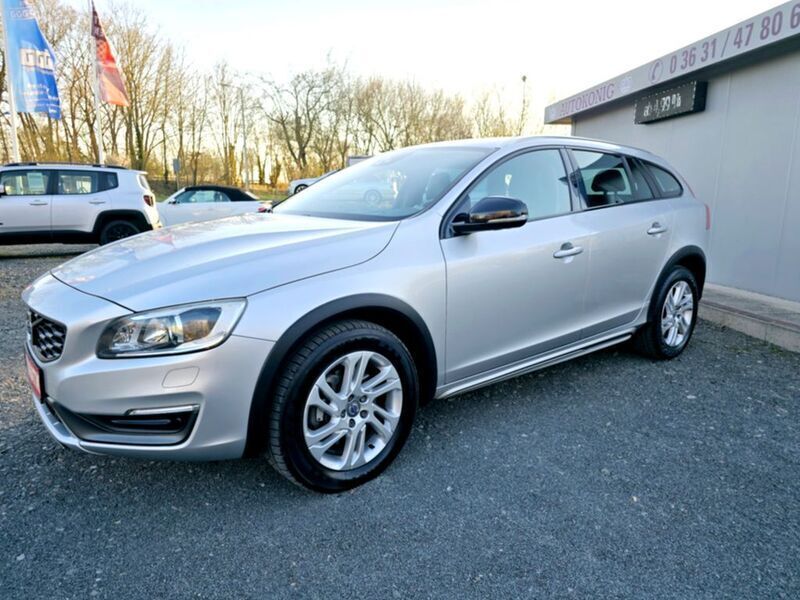 Silber Gebraucht 2016 Volvo V60 CC Summum Kombi | 16.990 € (Fairer Preis) - Bild 1/4
