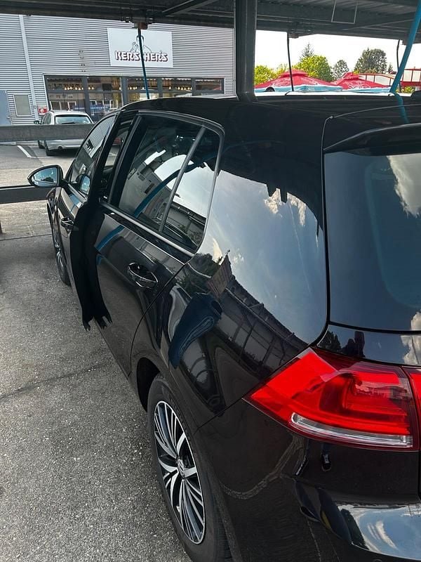 Schwarz Gebraucht 2016 VW Golf VII Allstar Limousine | 9.000 € (Guter Preis) - Bild 1/4