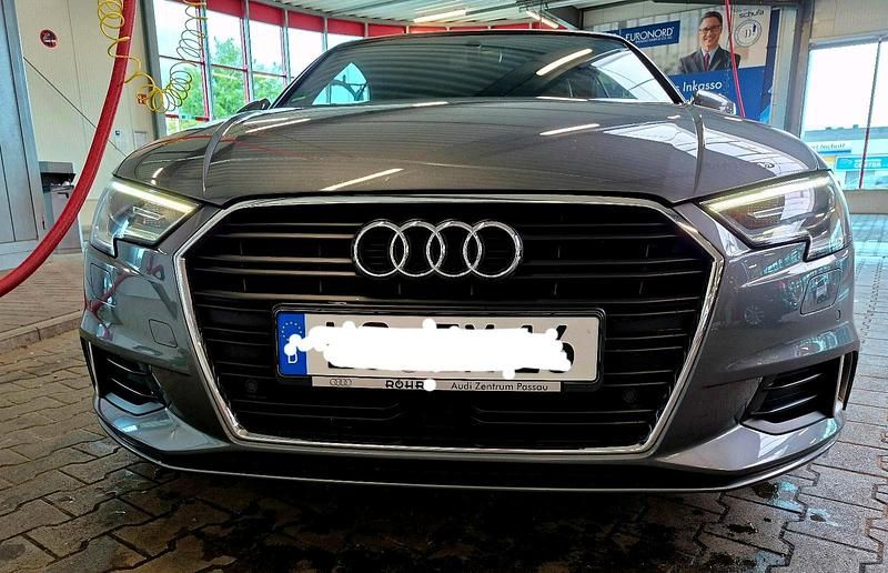 Grau Gebraucht 2019 Audi A3 Cabriolet Cabrio | 18.800 € (Guter Preis) - Bild 1/4