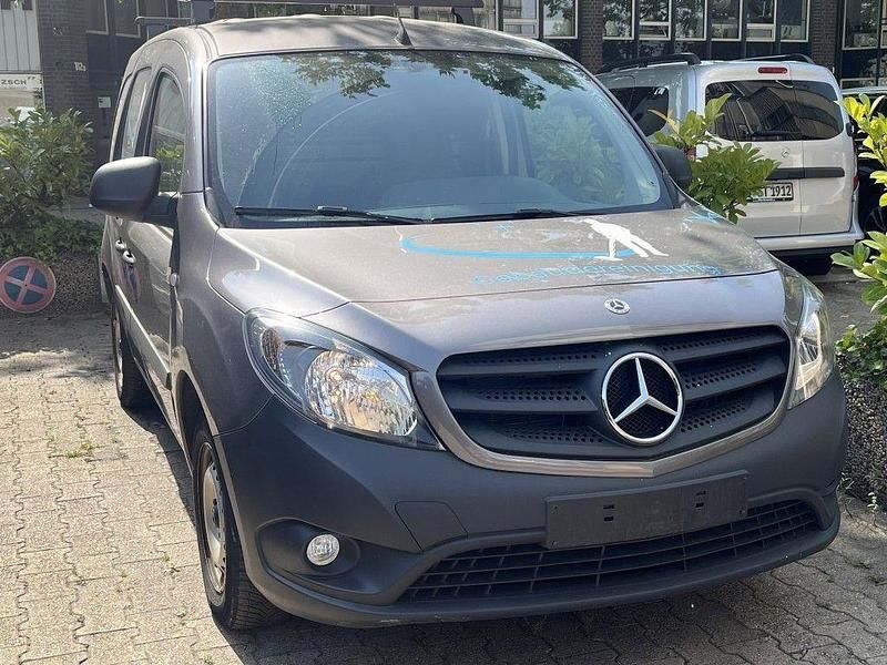 Grau Gebraucht 2021 Mercedes Citan 108 Limousine | 12.950 € (Guter Preis) - Bild 1/4