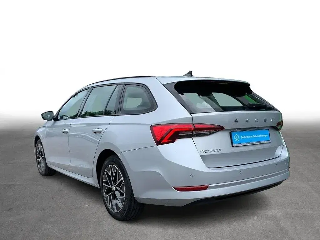 Gebraucht Skoda Octavia Ambition 150 PS (110 kW) 2023 Brillantsilber metallic Kombi